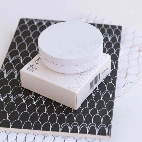 Missha Magic Cushion Moist Up SPF50+ PA+++ Увлажняющий тональный кушон (21 светлый бежевый)