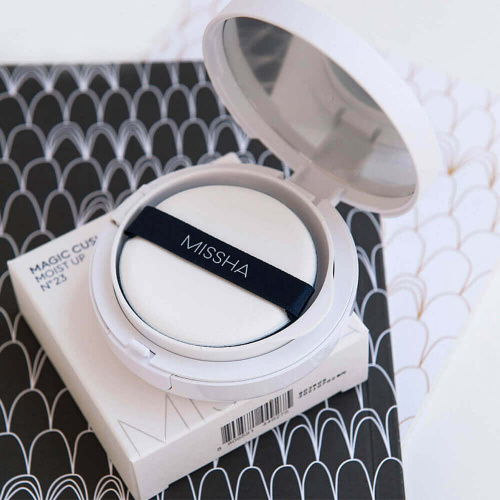Missha Magic Cushion Moist Up SPF50+ PA+++ Увлажняющий тональный кушон (21 светлый бежевый)